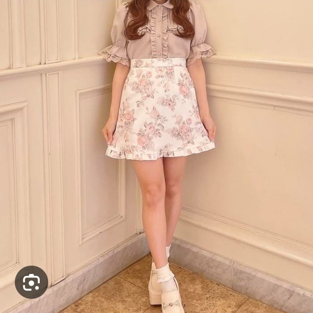 Evelyn floral rose pattern frilly bell skirt